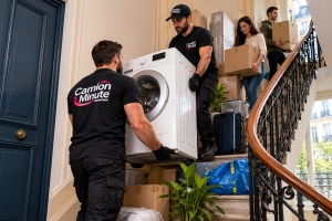 Transport de canap&eacute; et meubles volumineux &agrave; Clichy, Levallois et Paris 17e : camion avec chauffeur
